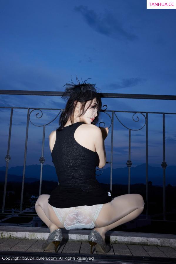 玥儿玥  [XiuRen]高清写真图 2024.07.26 No.8921 玥儿玥er 黑丝美腿第9张图片